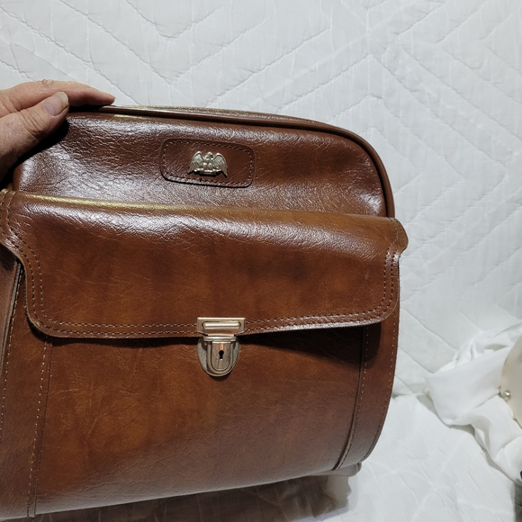 (3551) Brown Travel Bag, - Picture 4 of 7